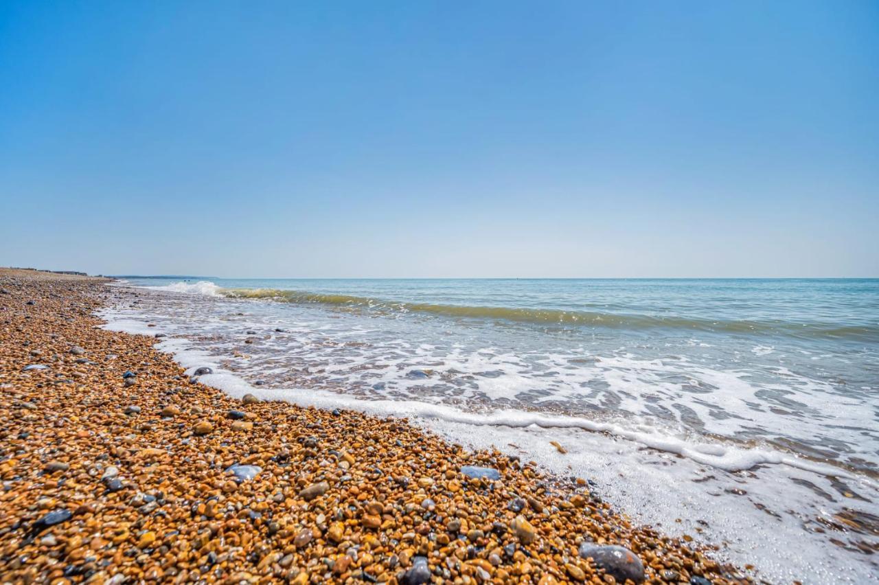 Pebble Paradise Beachfront Family Getaway Pevensey Exterior photo